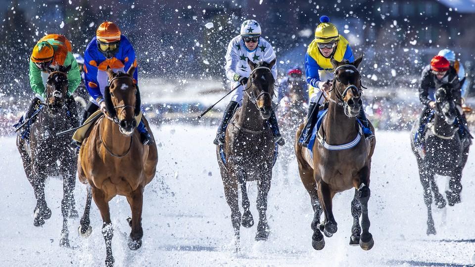 Novinky ze zamrzlého jezera. Mítink White Turf zvýšil dotace a vyhlíží sníh
